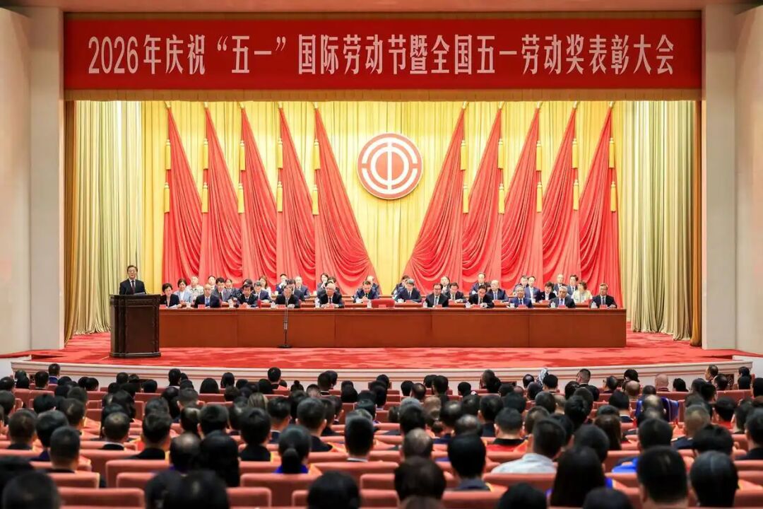 致敬尊龙凯时人生就是搏奋斗者！ 五一奖章见证钢铁匠心 青年先锋彰显钢铁担当